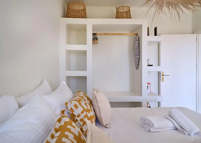 Paria * Naousa (Paros)